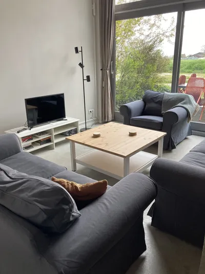 Woonkamer met uitzicht op terras